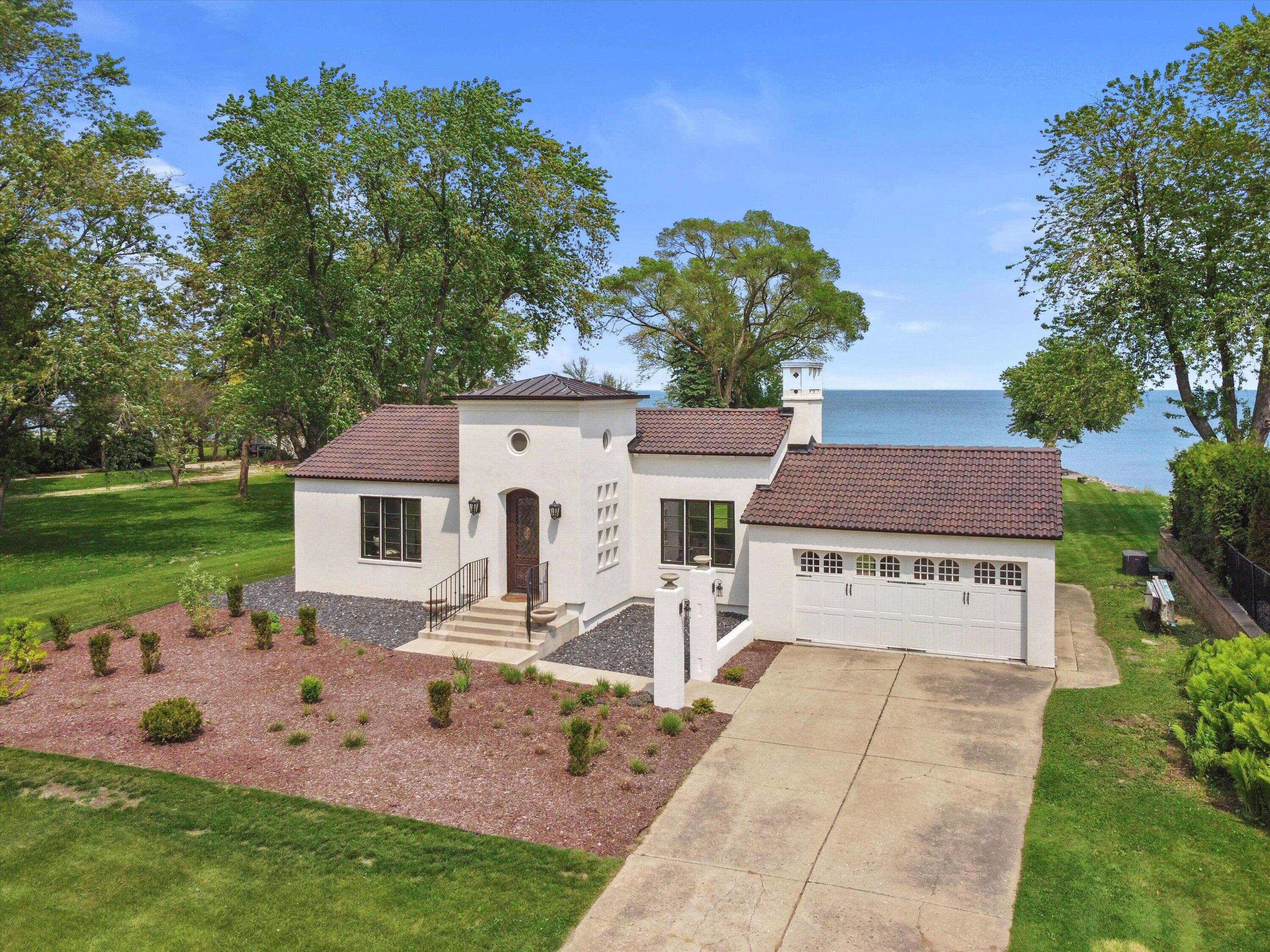 9237 Lakeshore Dr, Pleasant Prairie, WI 53158