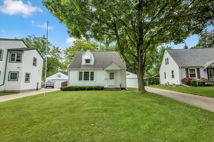 2874 S Conger Pl, West Allis, WI 53227