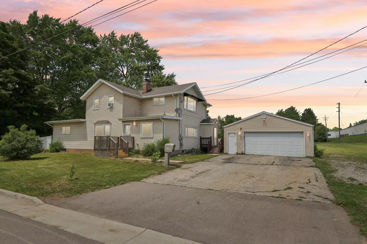 Elkhorn, WI 53121,308 E Centralia St