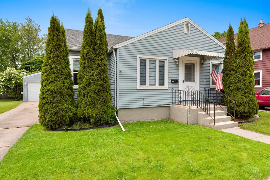 2510 Lincoln Ave, Two Rivers, WI 54241