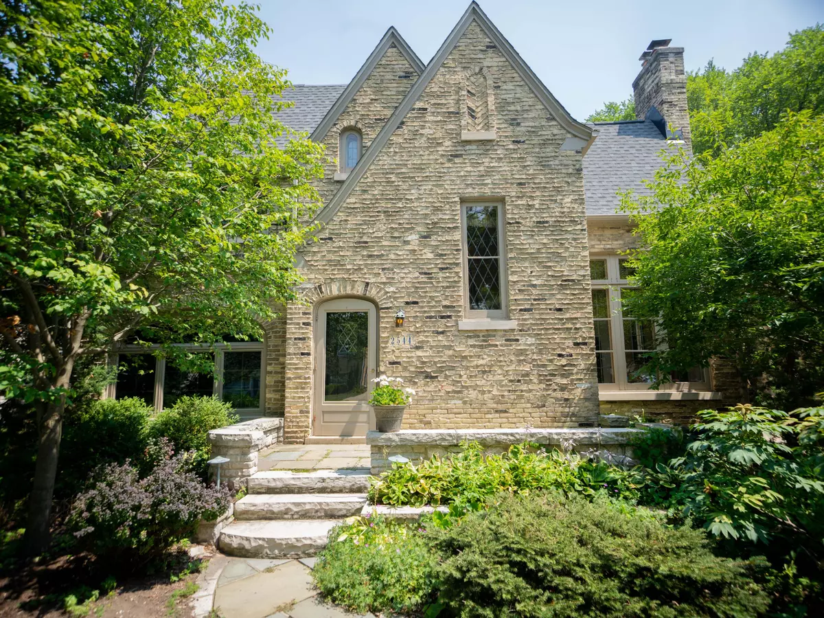 Wauwatosa, WI 53226,2544 N 91st St