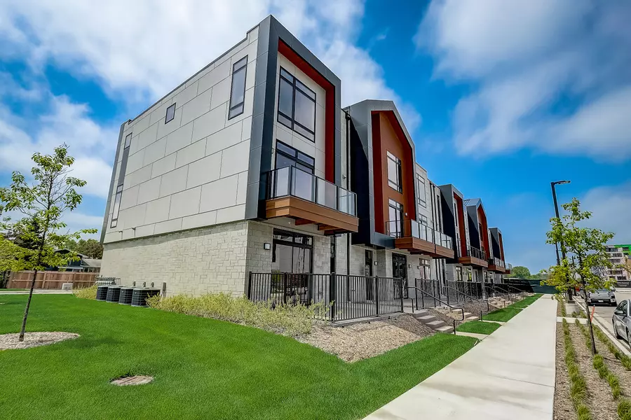 1083 Brookwood Dr, Ashwaubenon, WI 54304