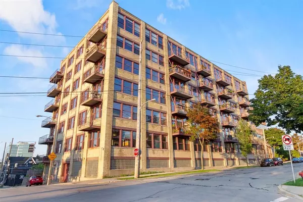 215 W Maple St Unit 305, Milwaukee, WI 53204