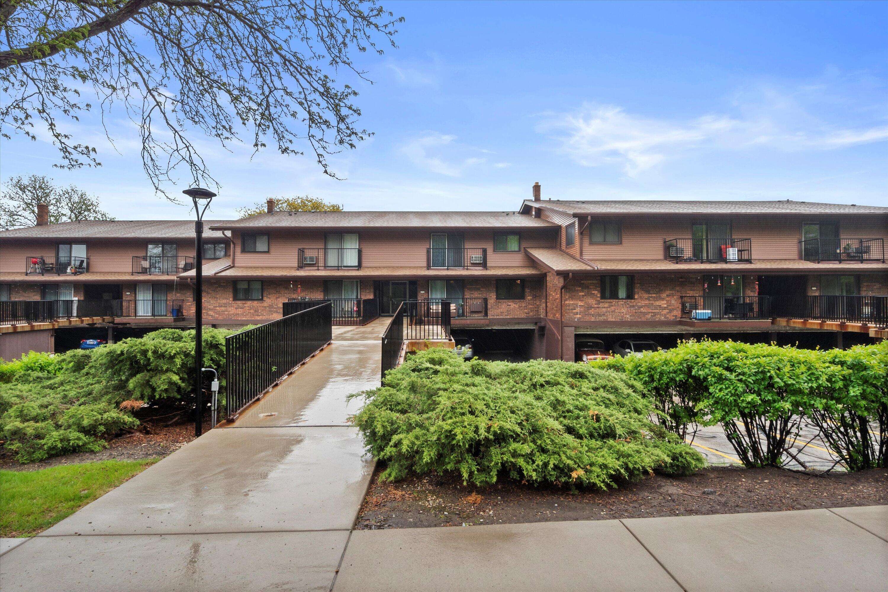 8540 W Waterford Ave Unit 5, Greenfield, WI 53228