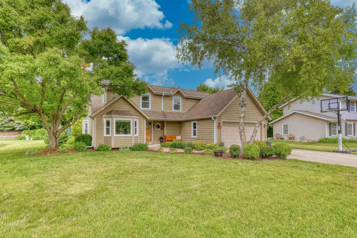 Pewaukee, WI 53186,W227N2527 Meadowood Ln