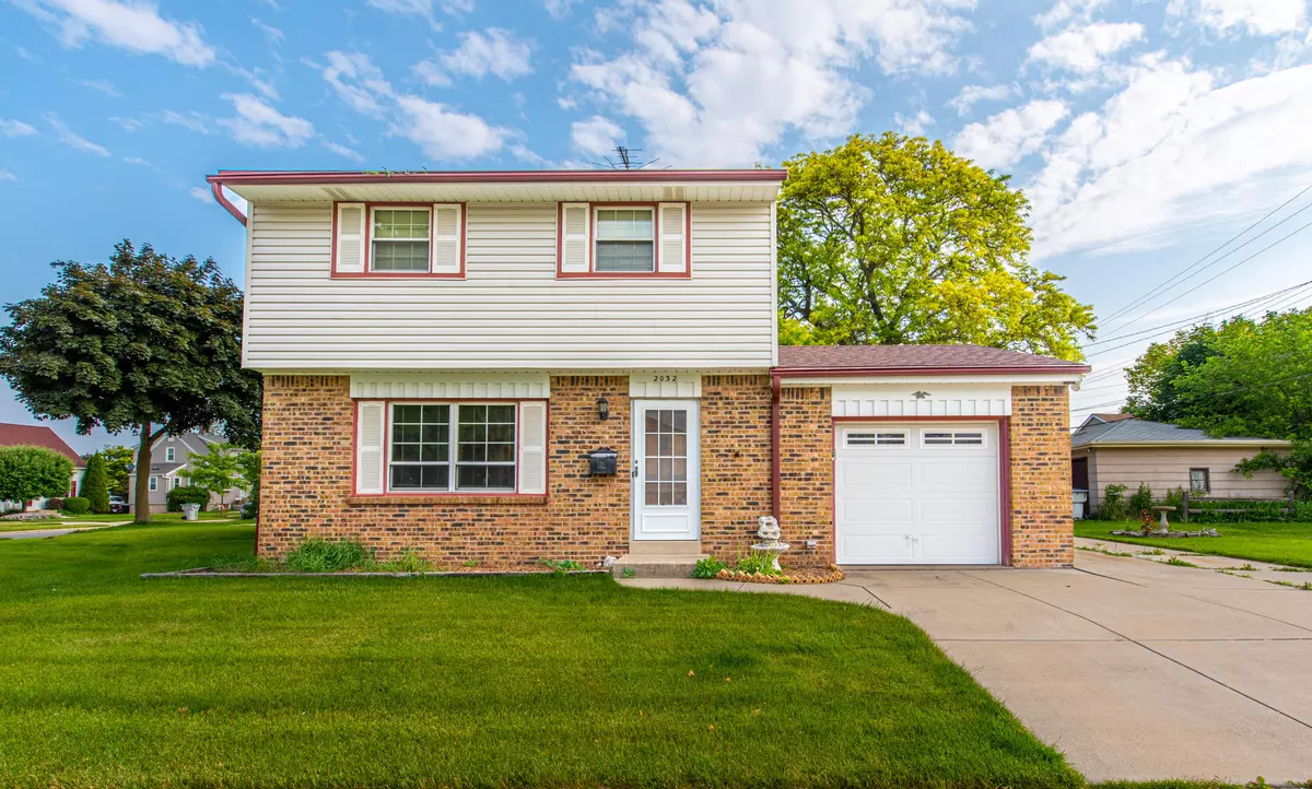 Milwaukee, WI 53221,2032 W Barnard Ave