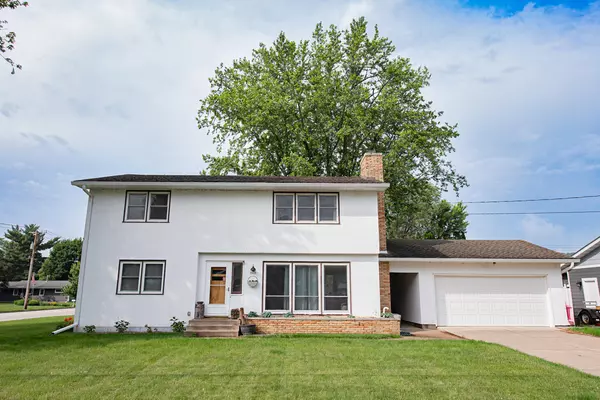 4419 7th St, Goodview, MN 55987