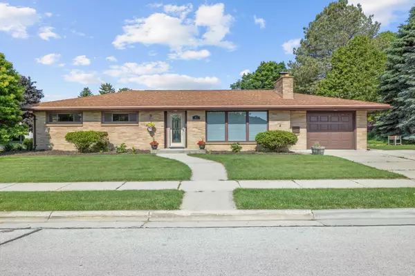 43 Oak St, Sheboygan Falls, WI 53085