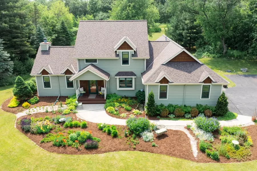 W334S3908 Deerpark Dr, Genesee, WI 53118