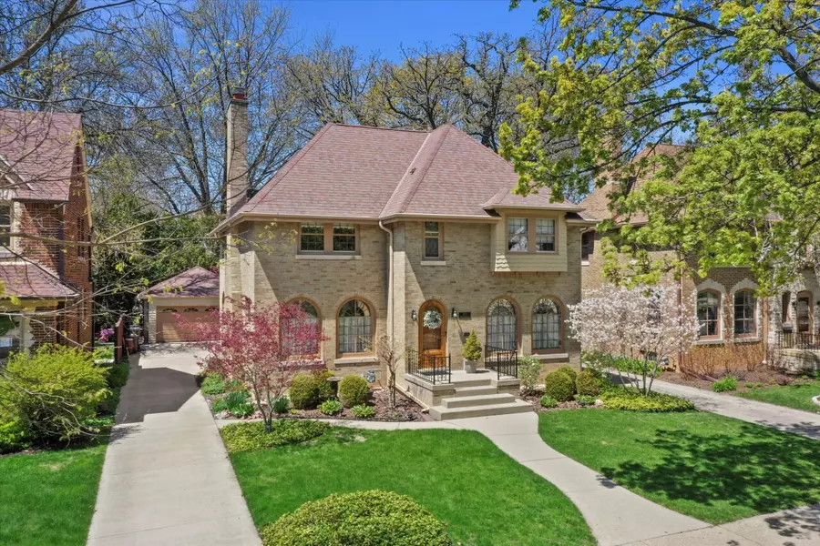 4765 N Woodburn St, Whitefish Bay, WI 53211