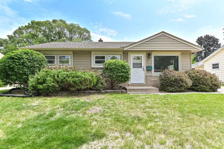 2880 S 95th St, West Allis, WI 53227