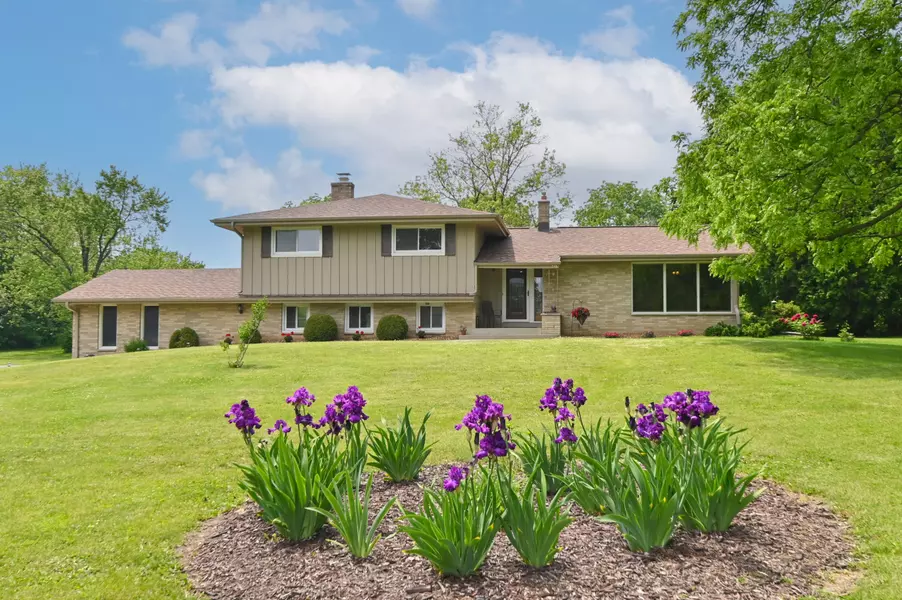 4735 Meadow Vw E, Brookfield, WI 53005