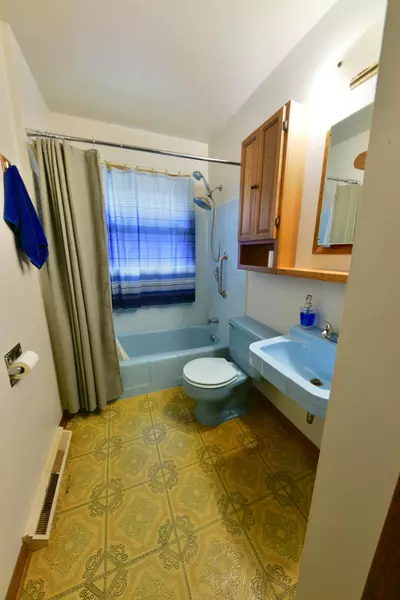 5332 W Mill Rd Unit 5332A, Milwaukee, WI 53218