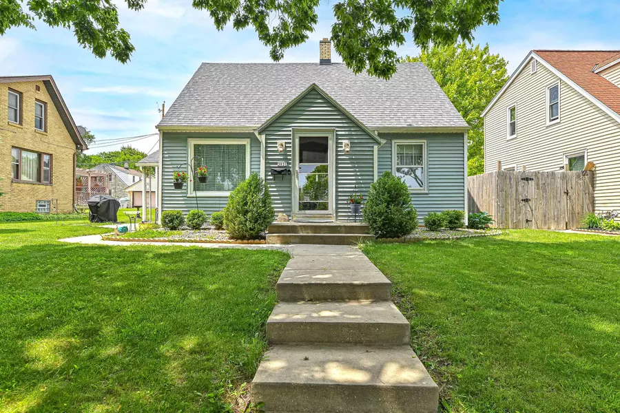 3031 S 37th St, Milwaukee, WI 53215