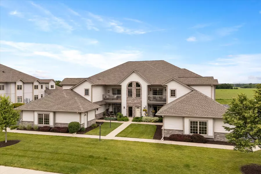 N161W19112 Oakland Dr, Jackson, WI 53037