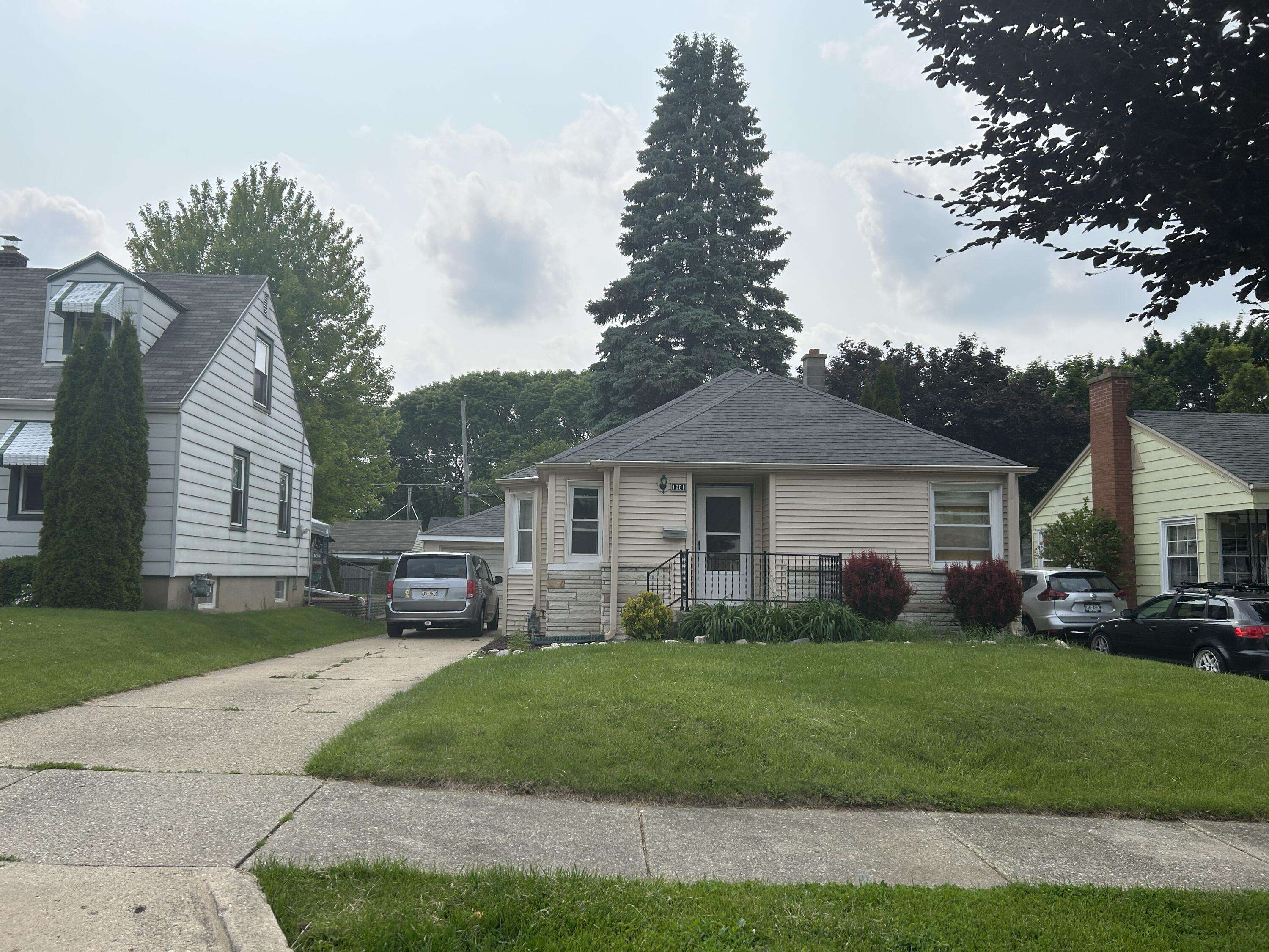 West Allis, WI 53227,1961 S 94th St