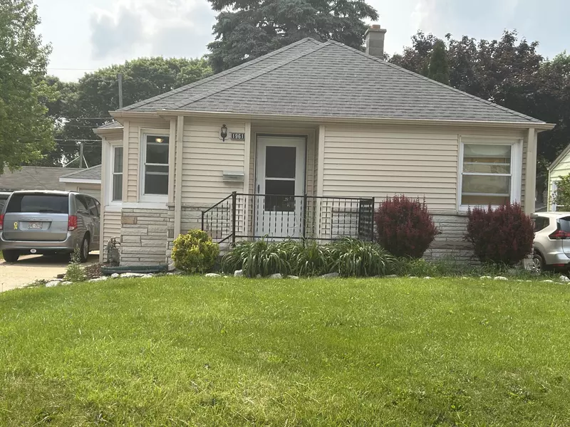 1961 S 94th St, West Allis, WI 53227