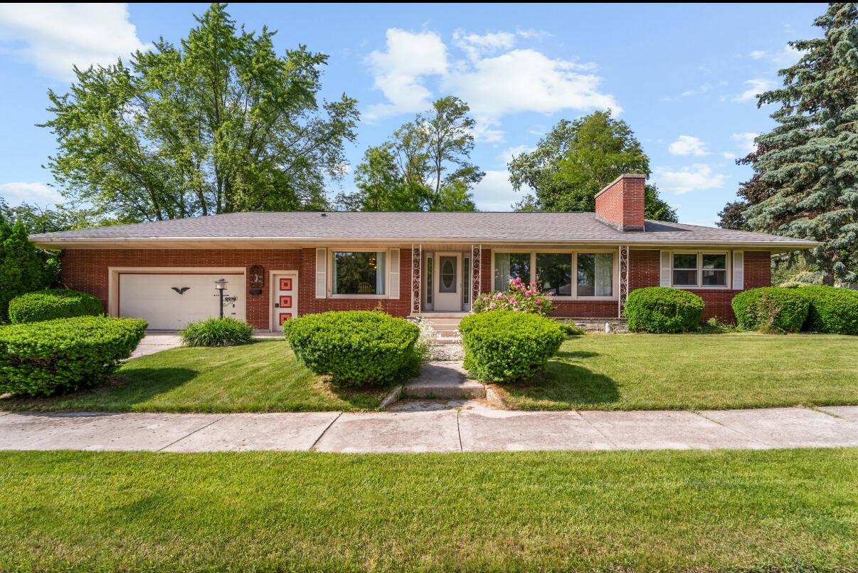 2326 Illinois Ave, New Holstein, WI 53061
