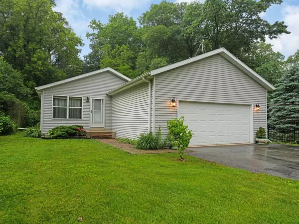 8300 Fishman Rd, Burlington, WI 53105