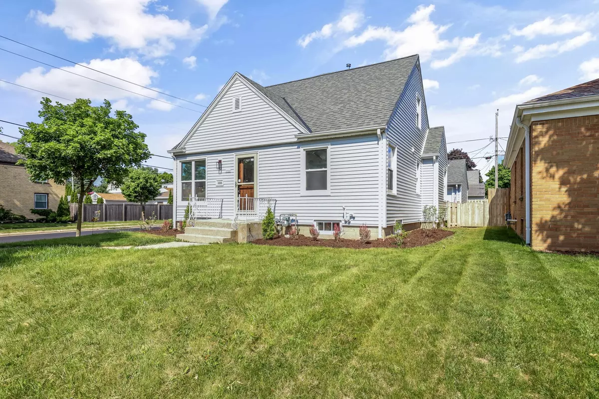 Milwaukee, WI 53221,3700 S 21st St