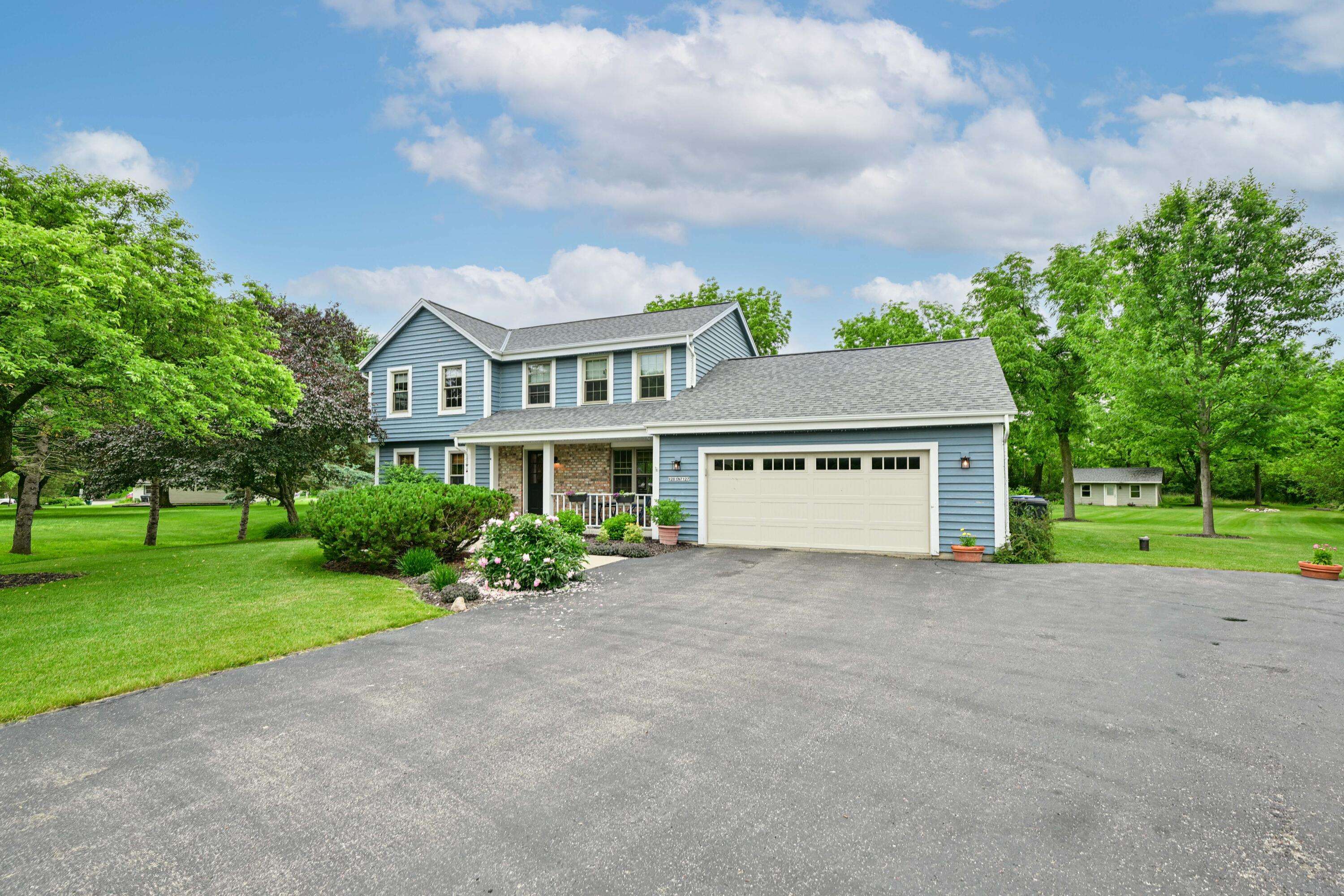 W281N7127 Huntington Ct, Merton, WI 53029