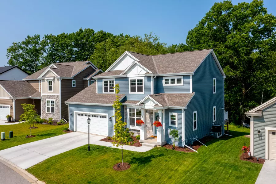 309 Paradise Ct, Hartland, WI 53029