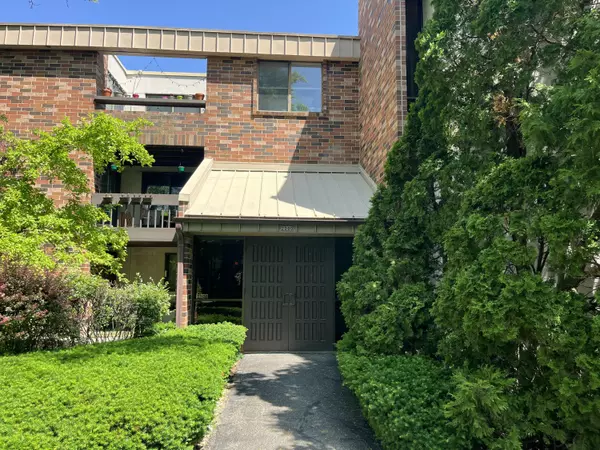 2200 W Good Hope Rd Unit 115, Glendale, WI 53209