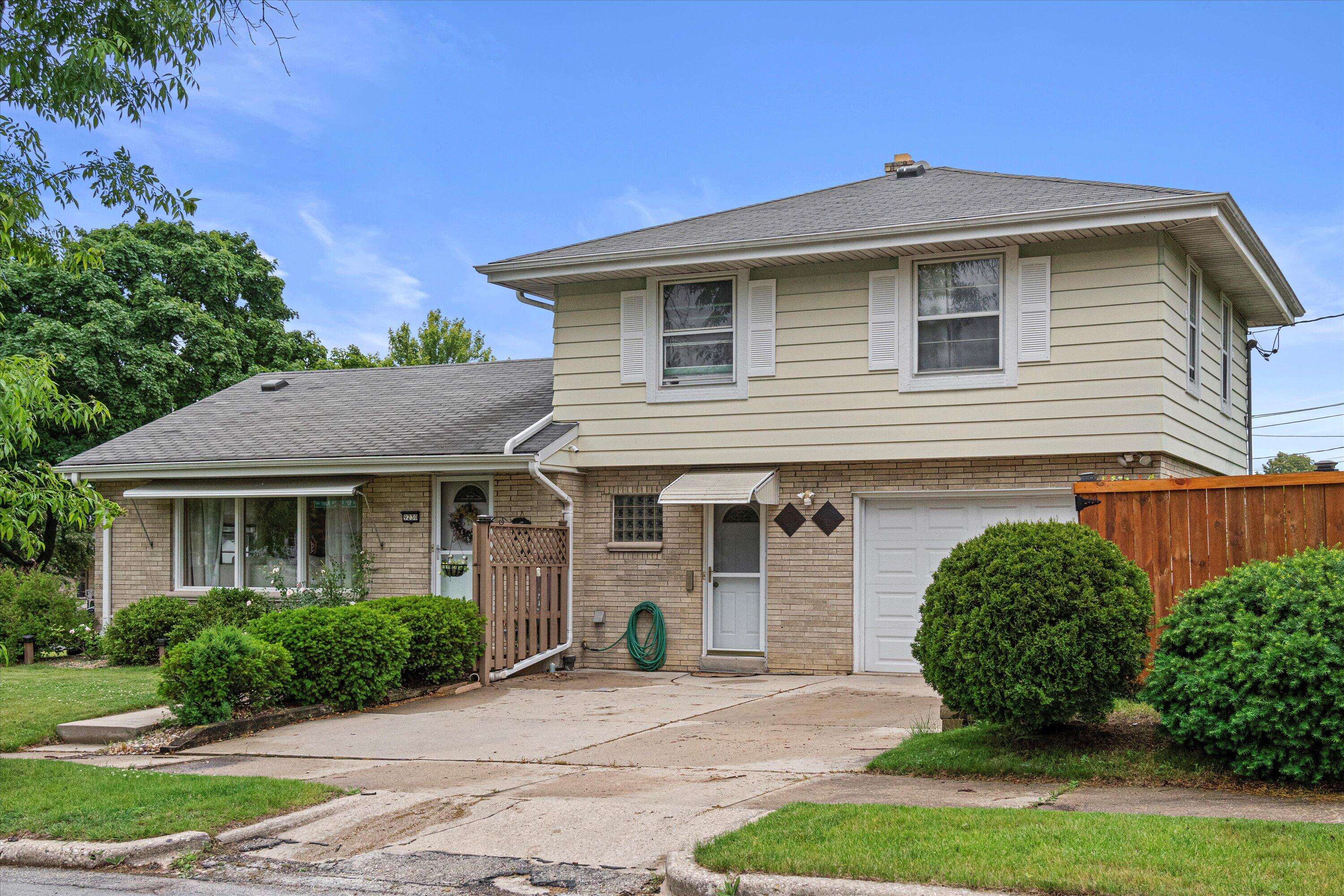 9230 W Auer Ave, Milwaukee, WI 53222
