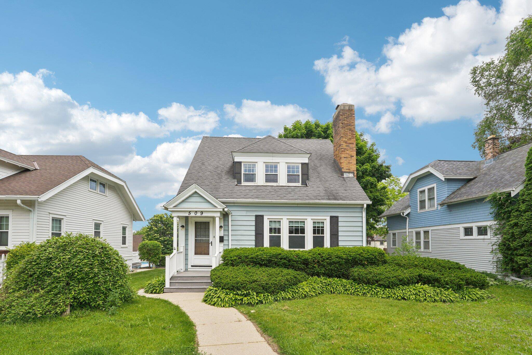 509 S 6th Ave, West Bend, WI 53095