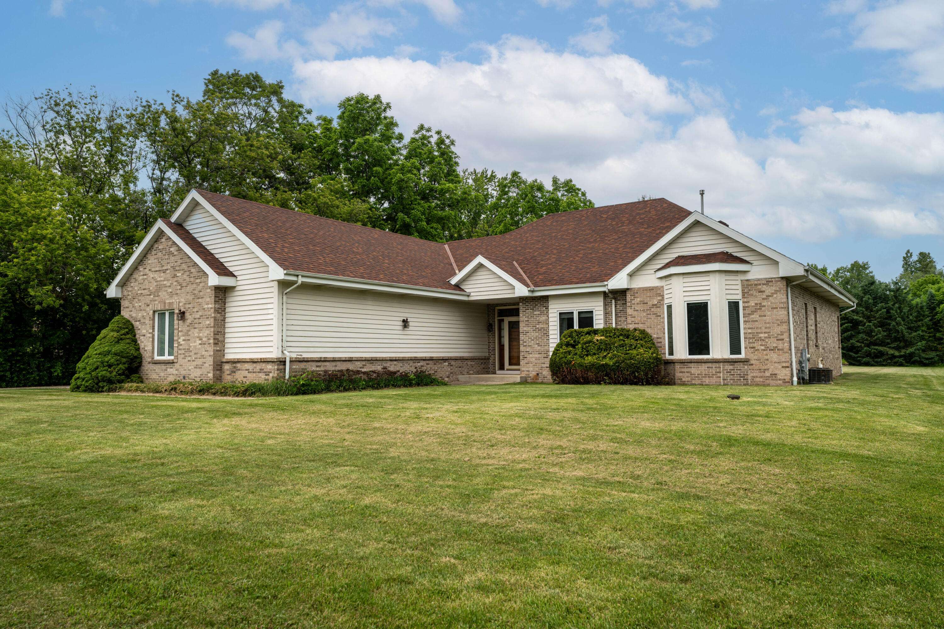 S73W14390 Woods Rd, Muskego, WI 53150