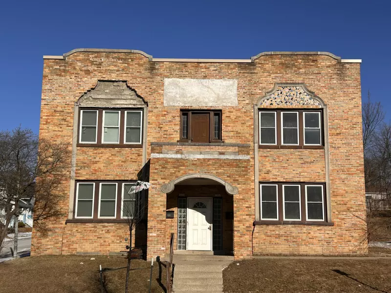 1232 W Keefe Ave, Milwaukee, WI 53206