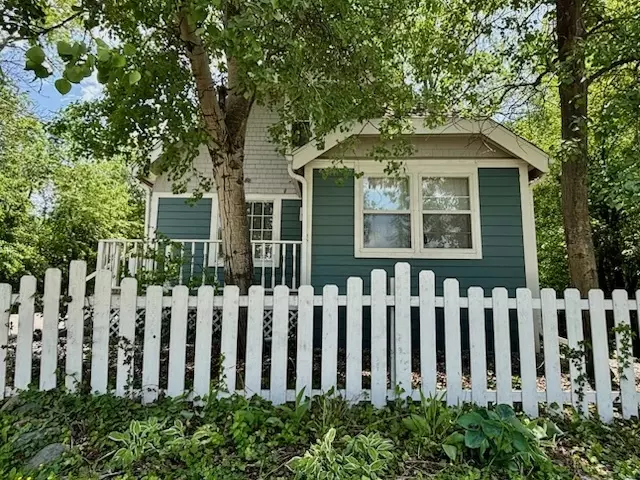 1127 W Brown Deer Rd, River Hills, WI 53217