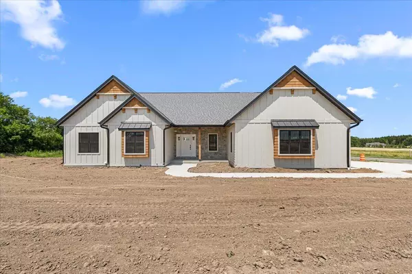 425 Sandstone St, Slinger, WI 53086