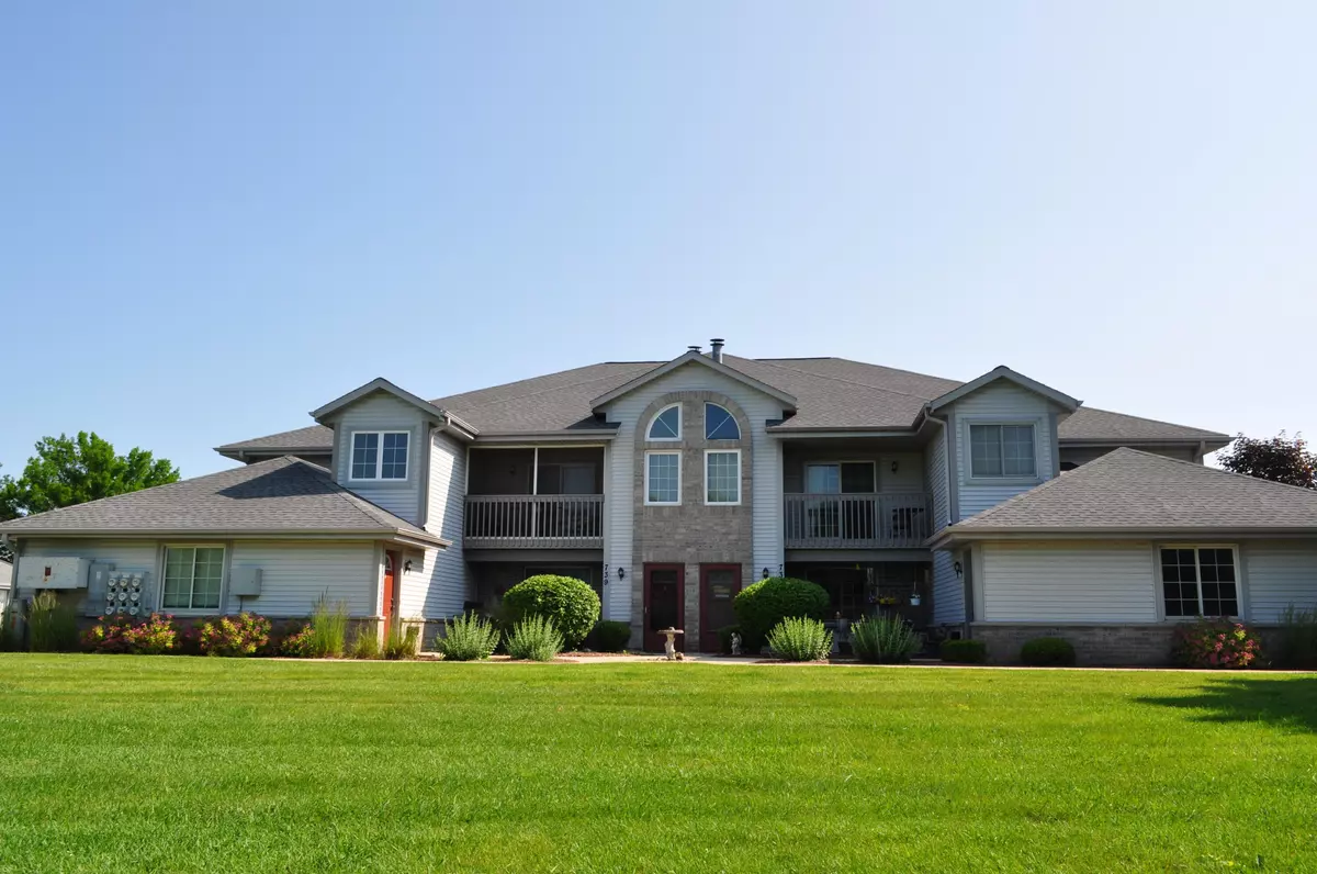 Pewaukee, WI 53072,739 Quinlan Dr Unit D