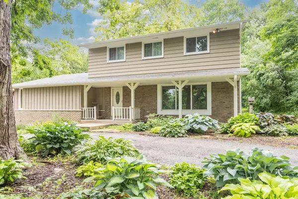 S46W22164 Tansdale Rd, Waukesha, WI 53189