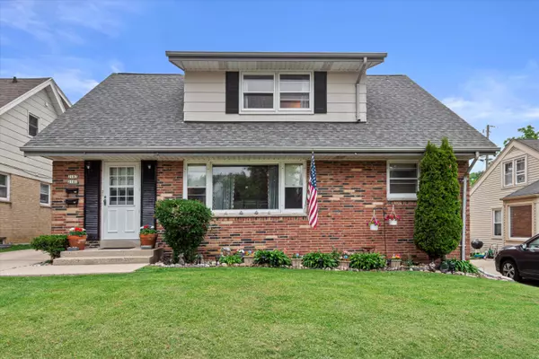 2181 S 88th St, West Allis, WI 53227