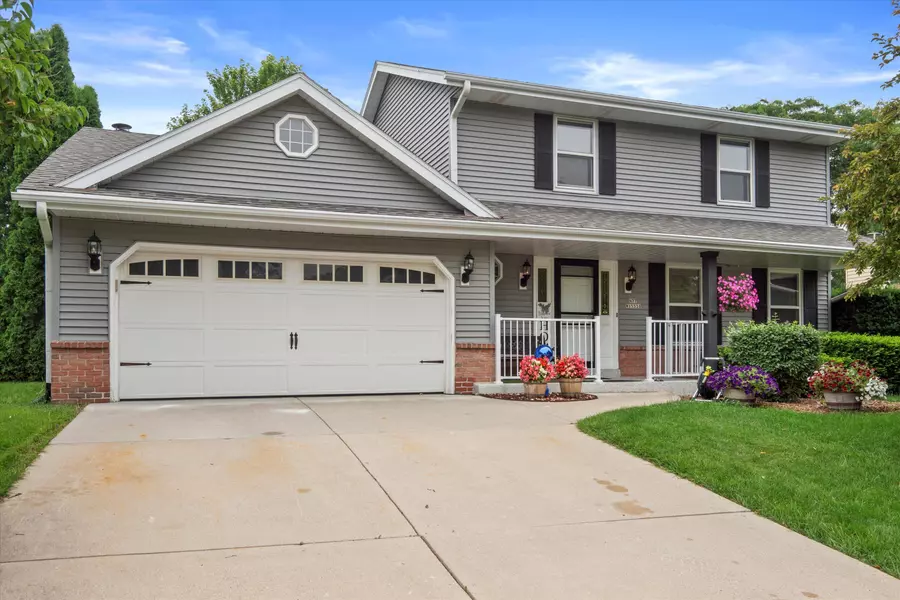 N77W15330 Crossway Dr, Menomonee Falls, WI 53051