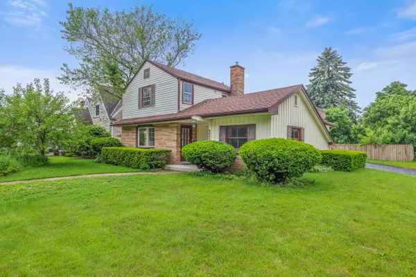 5463 N Lydell Ave, Glendale, WI 53217