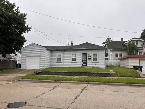 2810 20th St, Racine, WI 53403