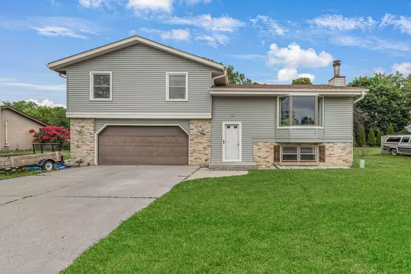 214 E Monroe Ave, Hartford, WI 53027