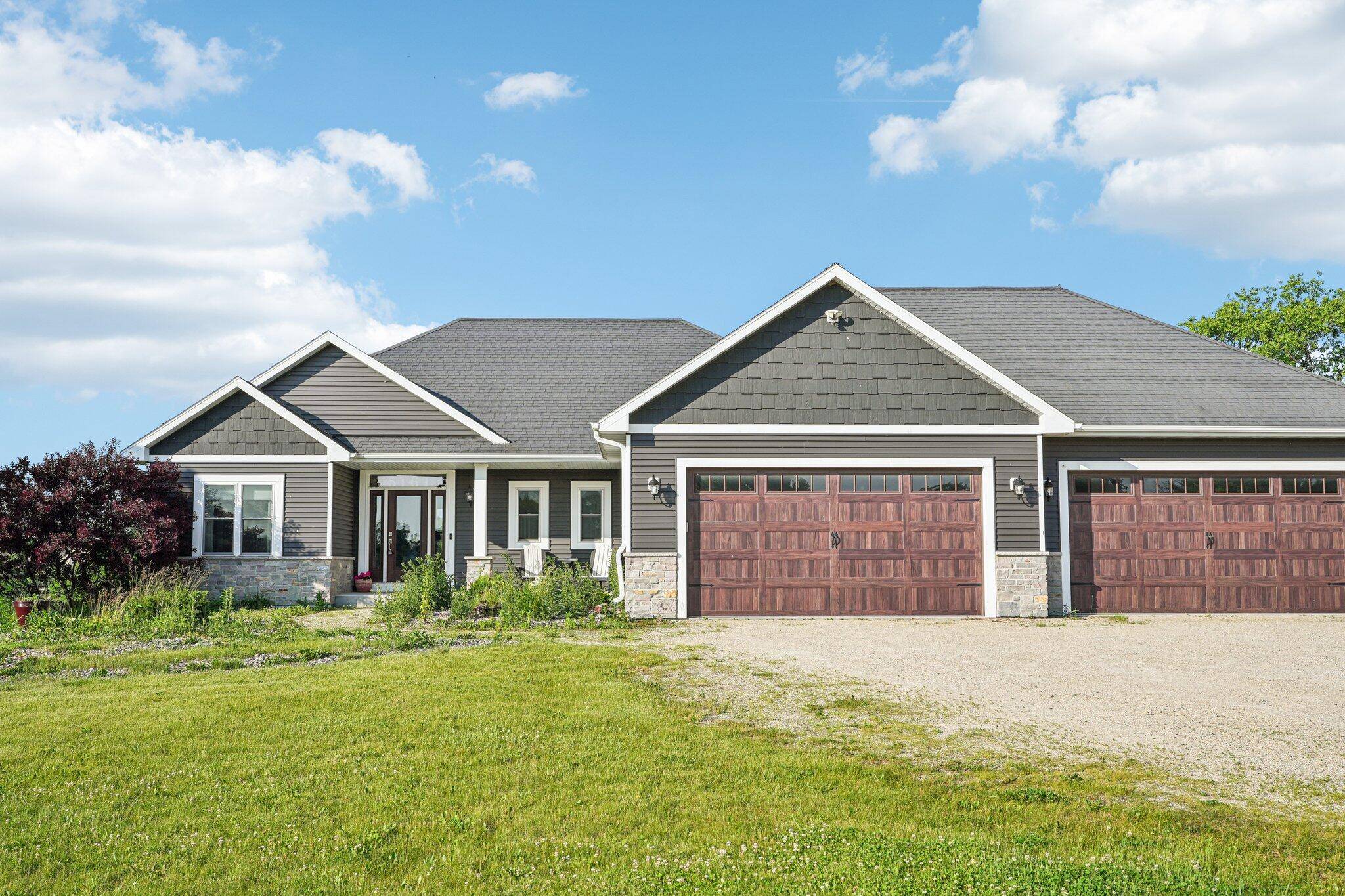 5161 Wildlife View Ct, Wayne, WI 53002