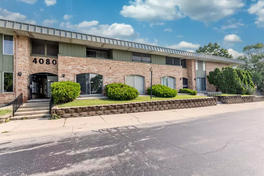 4080 W Rivers Edge Cir Unit 14, Brown Deer, WI 53209