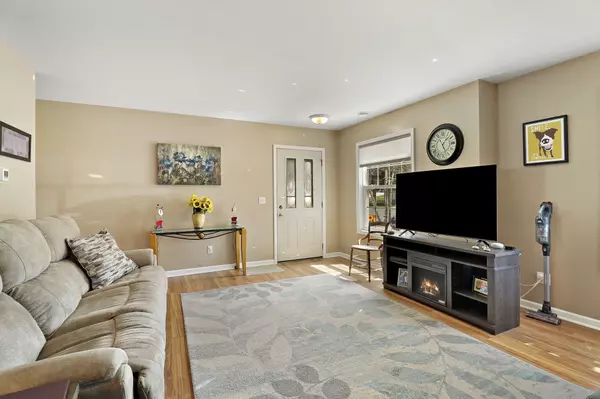 Elkhorn, WI 53121,604 E Market St Unit 103