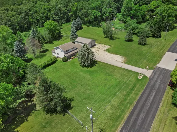 N6249 Paradise Dr, Spring Prairie, WI 53105