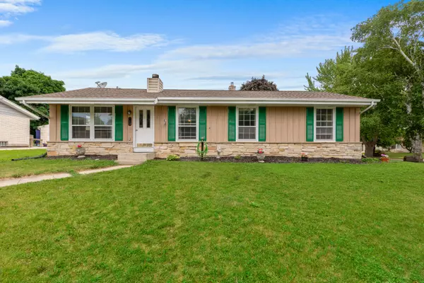 248 E Norport Dr, Port Washington, WI 53074