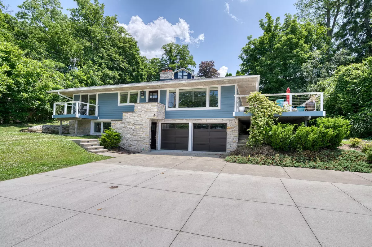 Lake Geneva, WI 53147,915 Mariane Ter