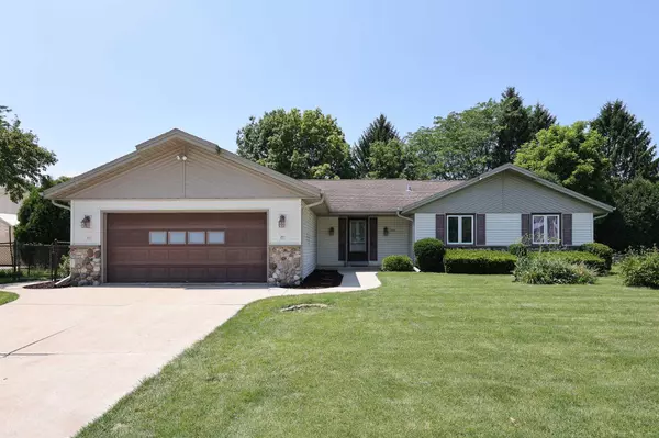 7855 S 83rd St, Franklin, WI 53132
