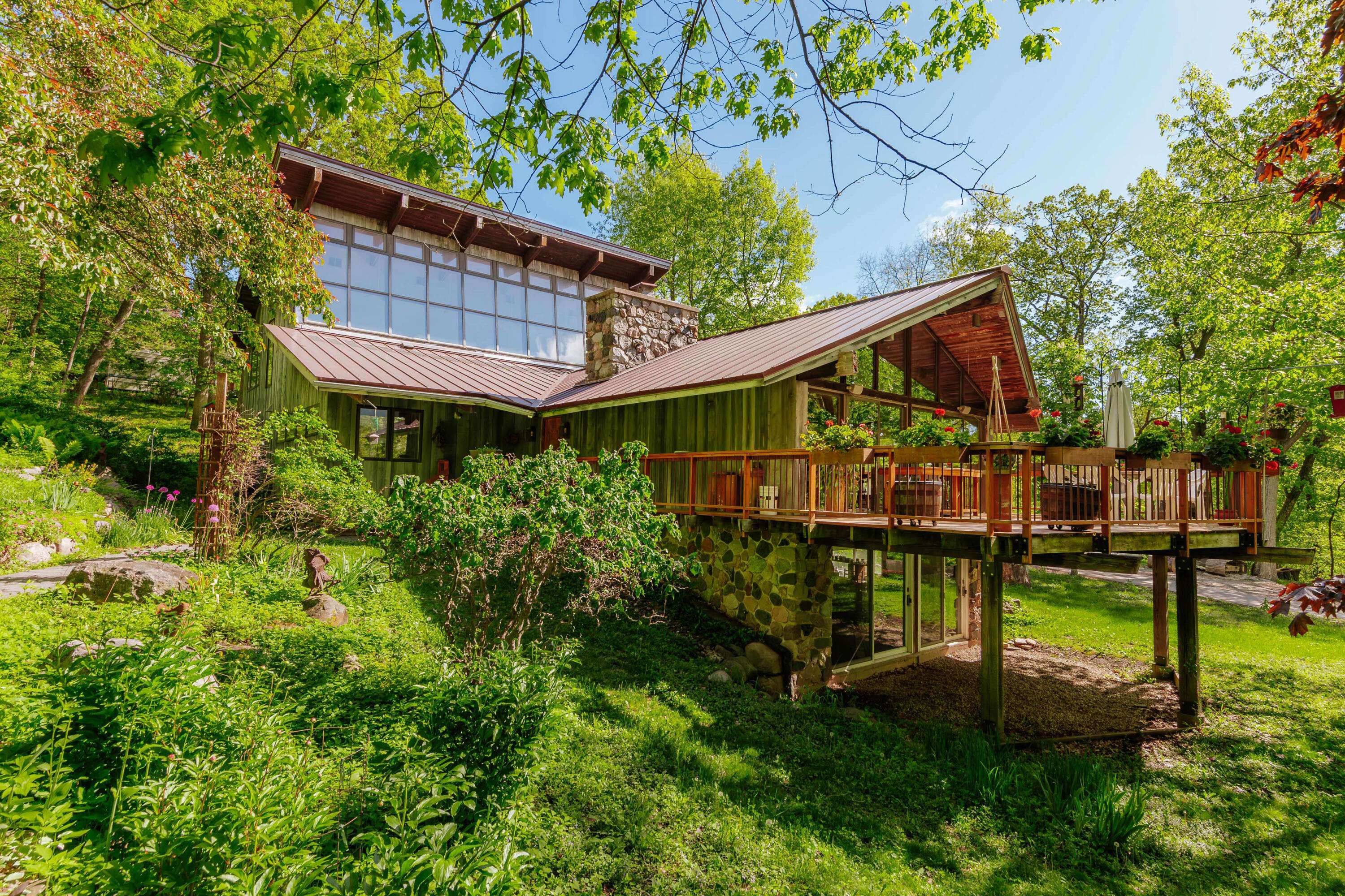 W296N2978 Franciscan Rd, Delafield, WI 53072