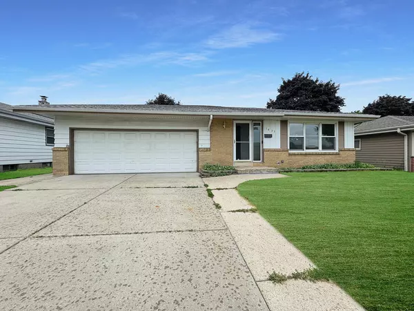 1435 W Goldcrest Ave, Milwaukee, WI 53221