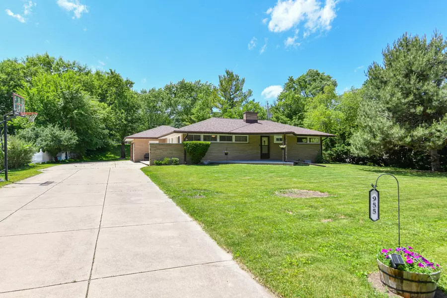 955 Garvens Ave, Brookfield, WI 53005